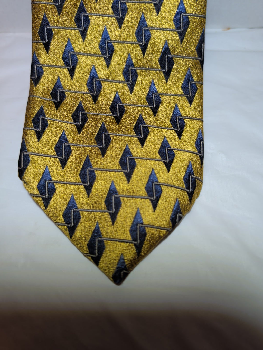 Vintage Edwards Michigan Silk Tie Gold Geometric Art Deco Men's Necktie 59"