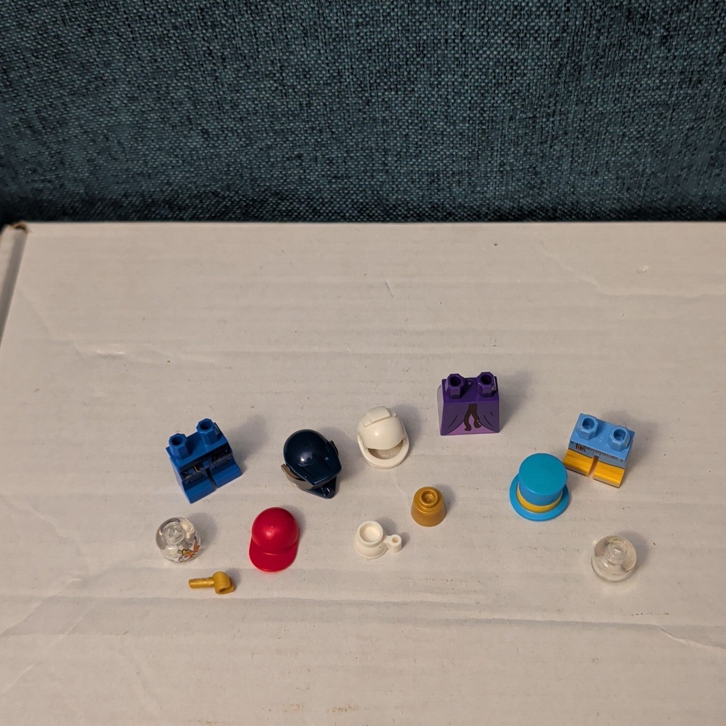 LEGO Minifigure Parts | Accessories GOLDFISH HEAD Hand Top Hat | Helmet Unique!