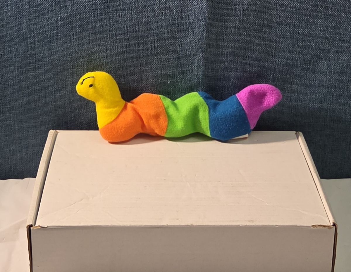 Ty Beanie Baby Inch the Inchworm 1995 Rainbow Plush Yarn Antennae Clean NO TAG