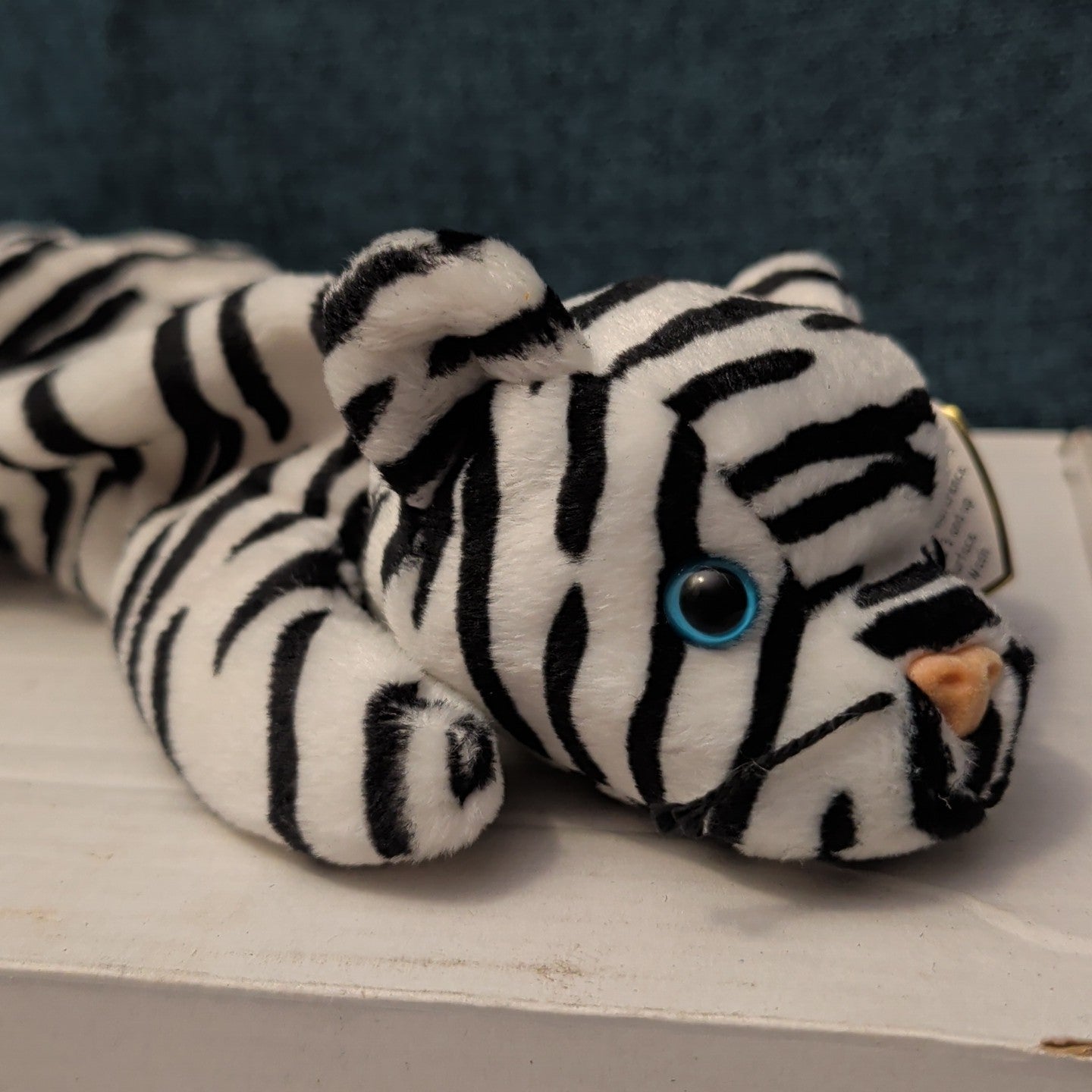 Ty Beanie Baby Blizzard White Tiger 1996 DOB Retired Stuffed Animal MWMT 04163