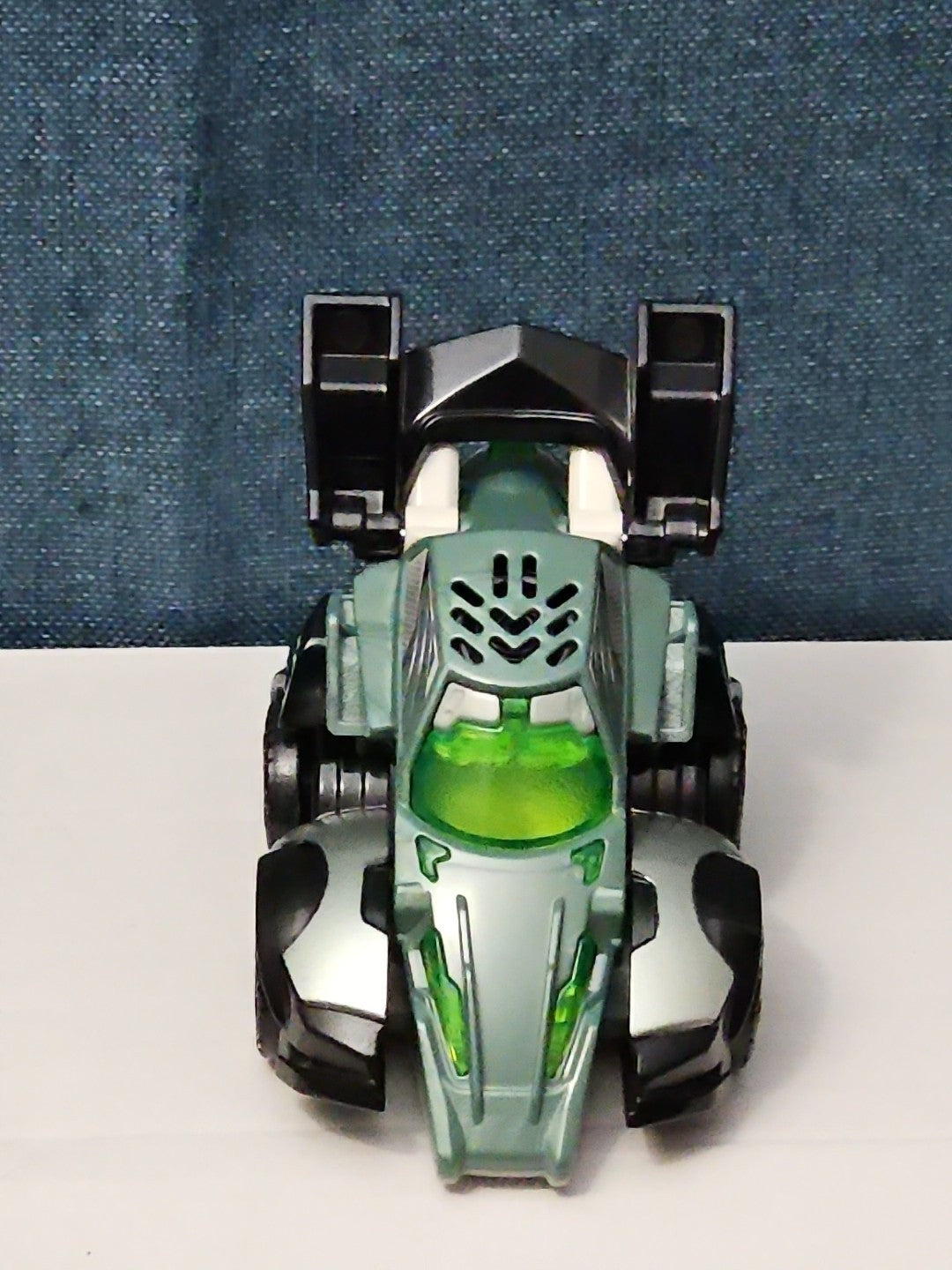 VTech Switch & Go Dinos Turbo Triceratops Transforming Race Car | Friction Motor