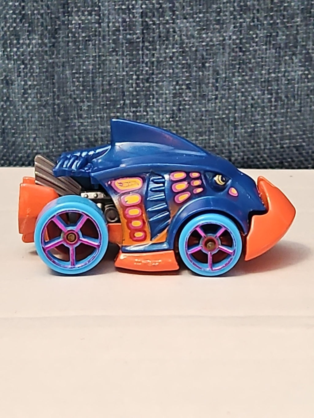 Hot Wheels Piranha Terror | 2013 First Edition | Blue & Orange Creature Car