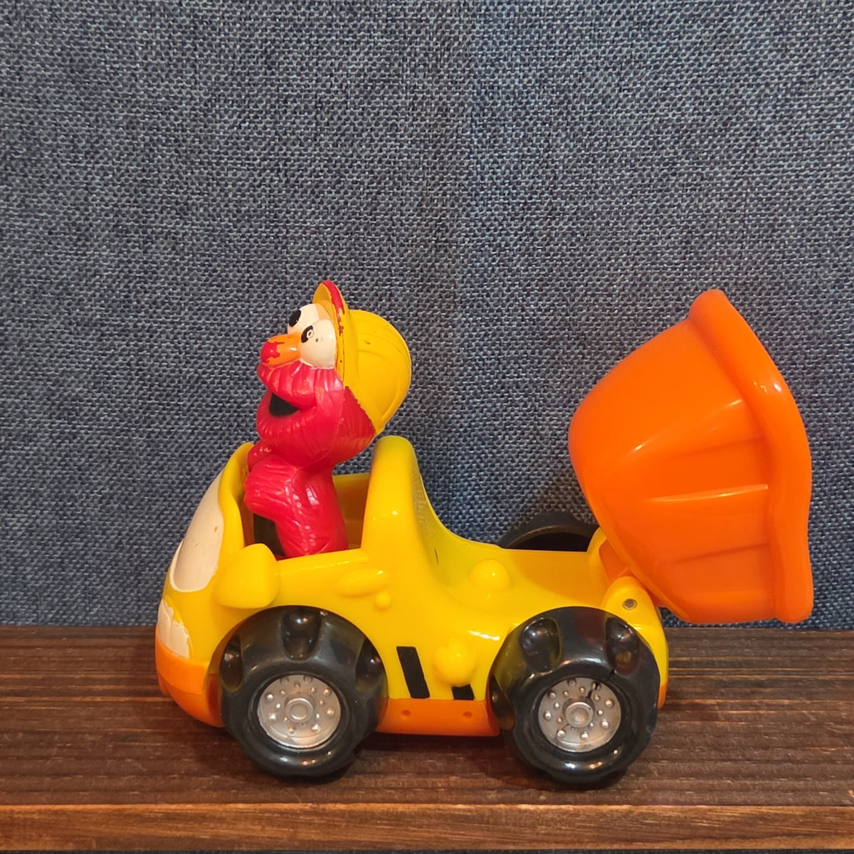 Sesame Street Elmo Dump Truck Plastic Construction Toy 2001