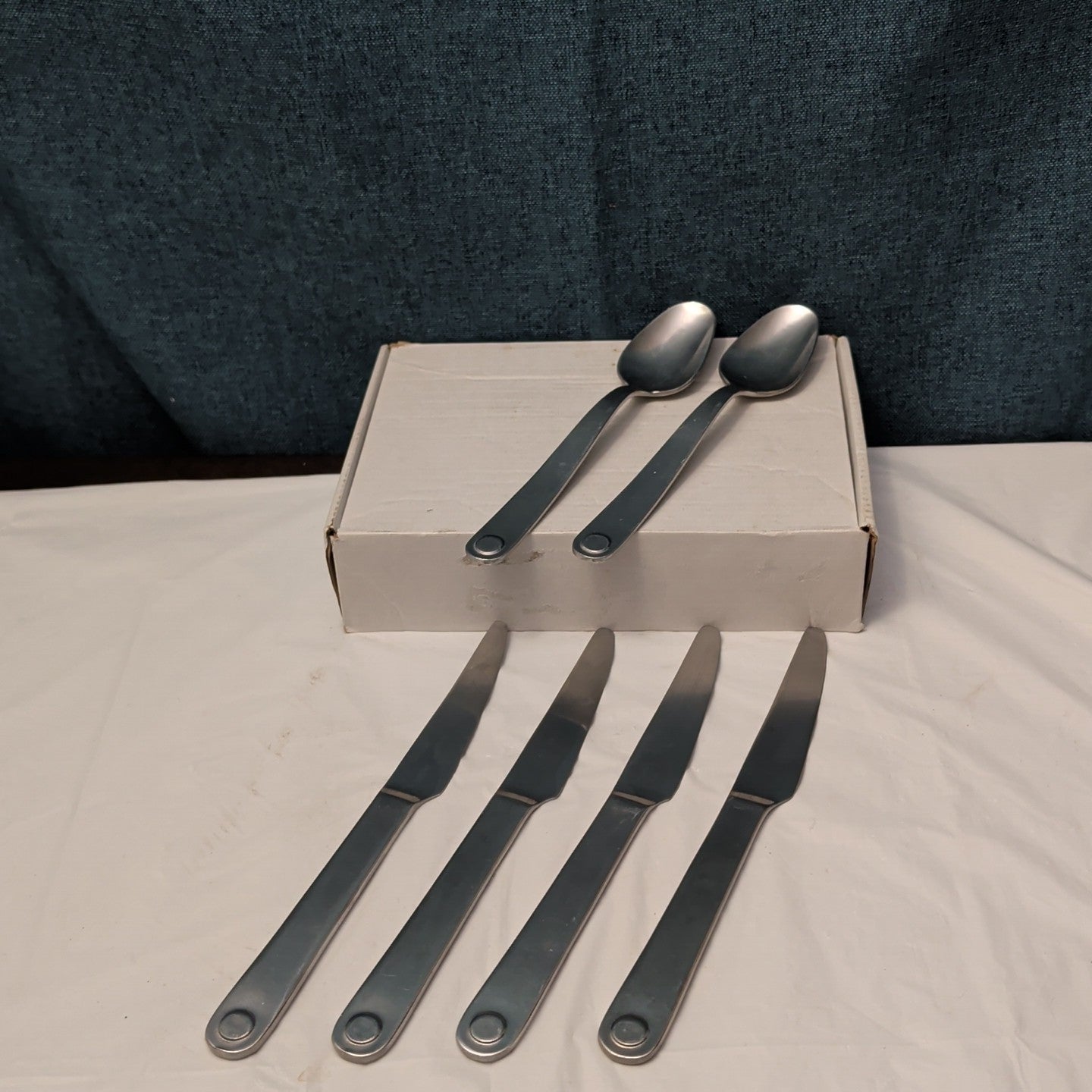 6 Pc GOURMET SETTINGS TAXI Flatware Set | 18/8 Stainless | 4 Knives | 2 Spoons