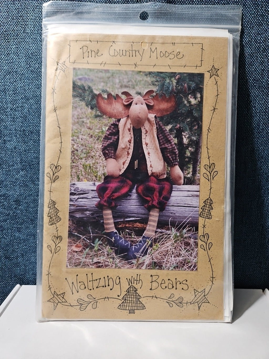 UNCUT 1997 Waltzing With Bears Pattern 108 | Pine Country Moose 31"