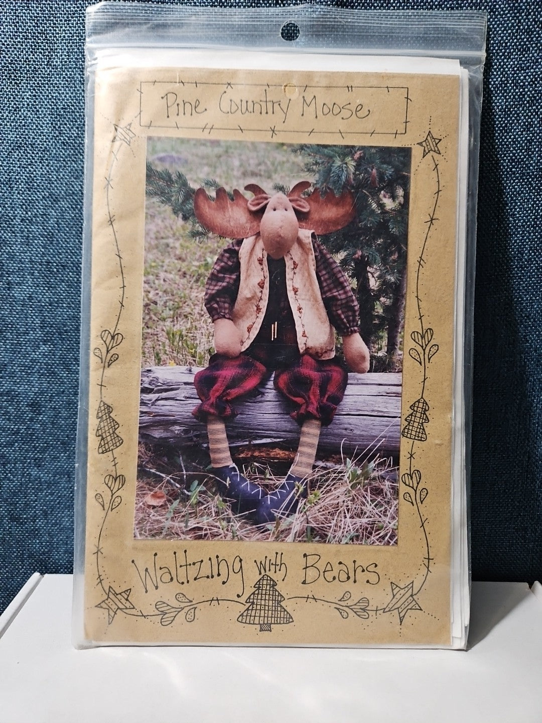 UNCUT 1997 Waltzing With Bears Pattern 108 | Pine Country Moose 31"