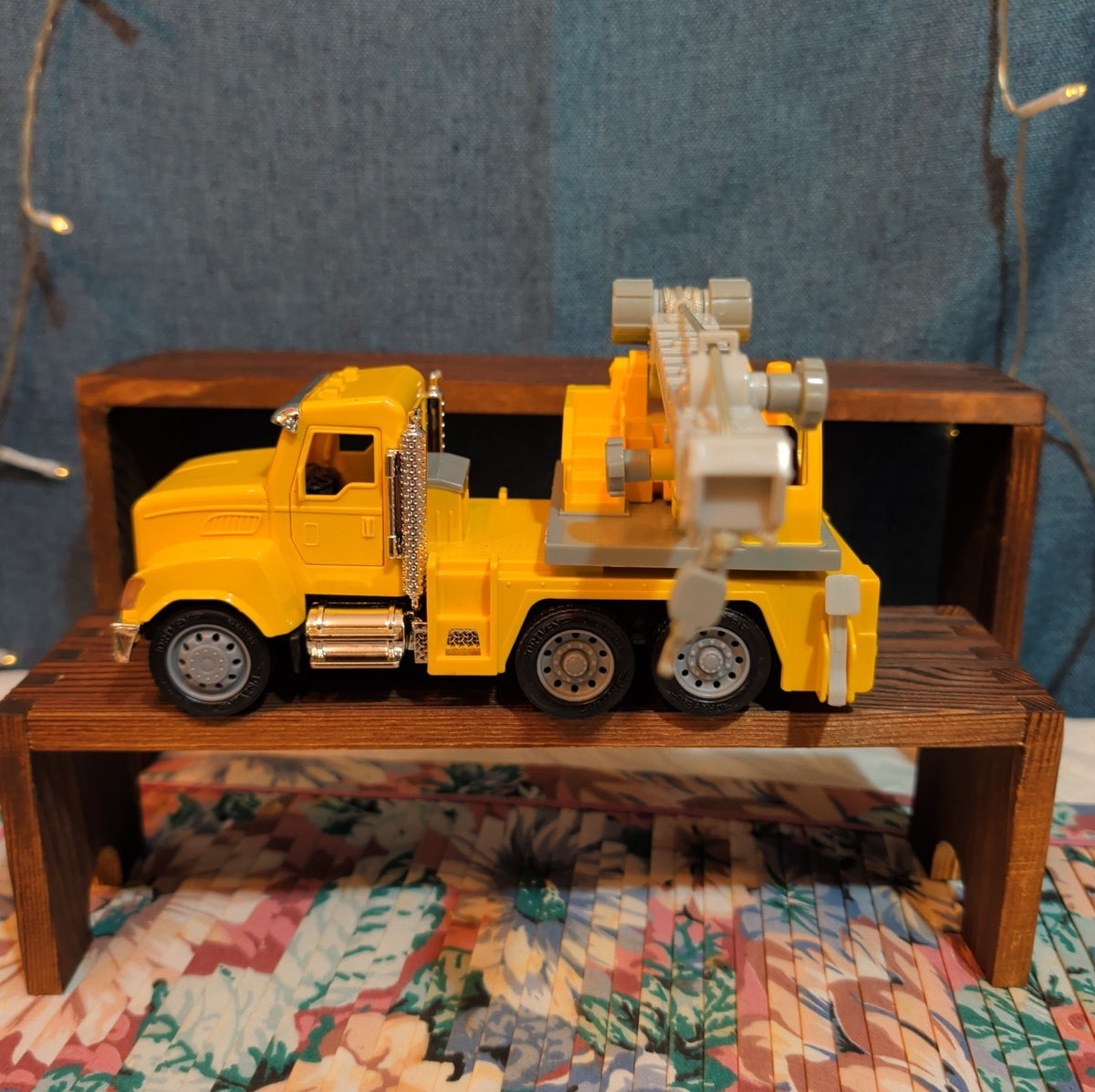 DRIVEN by Battat Standard Crane Truck Yellow Construction Toy