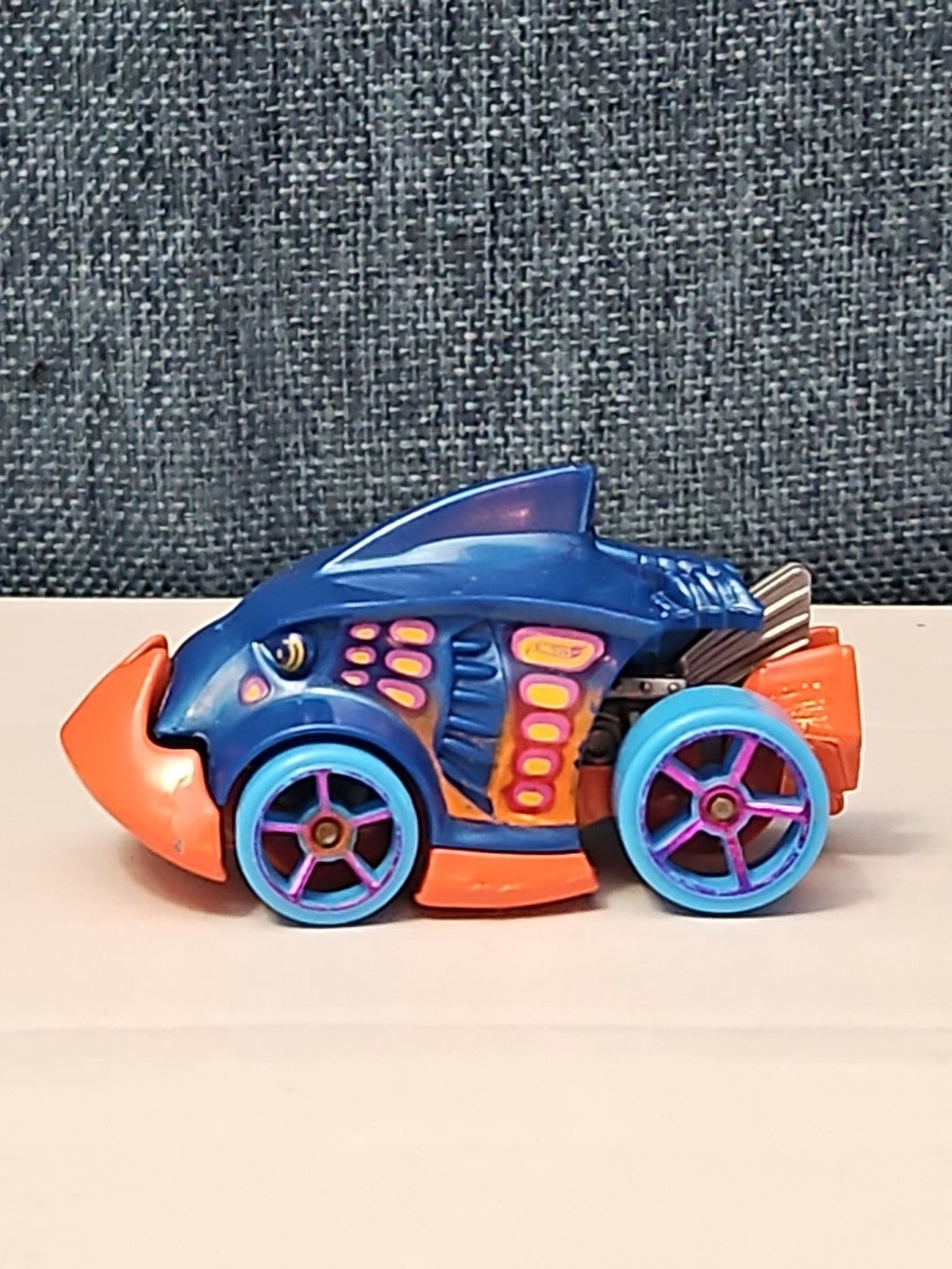 Hot Wheels Piranha Terror | 2013 First Edition | Blue & Orange Creature Car