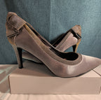 J Renee Silver Sparkly Bow Pumps 8.5 M Pointed Toe Metallic Satin