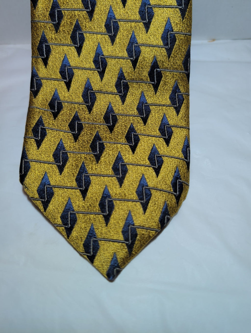 Vintage Edwards Michigan Silk Tie Gold Geometric Art Deco Men's Necktie 59"