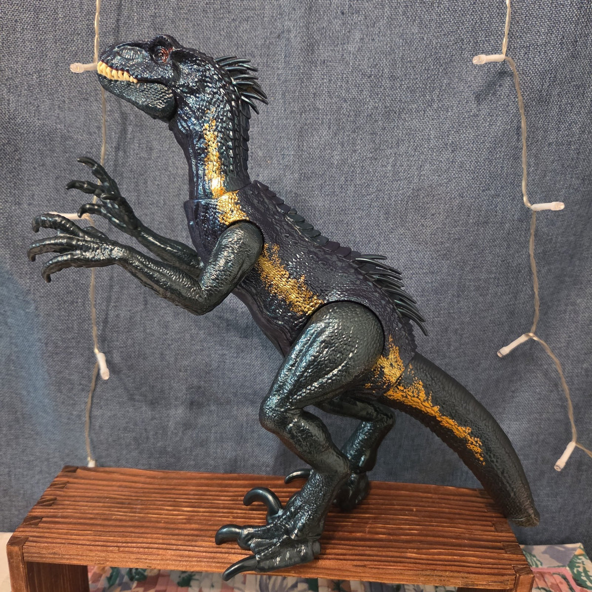 Mattel Jurassic World Indoraptor Action Figure Posable Toy