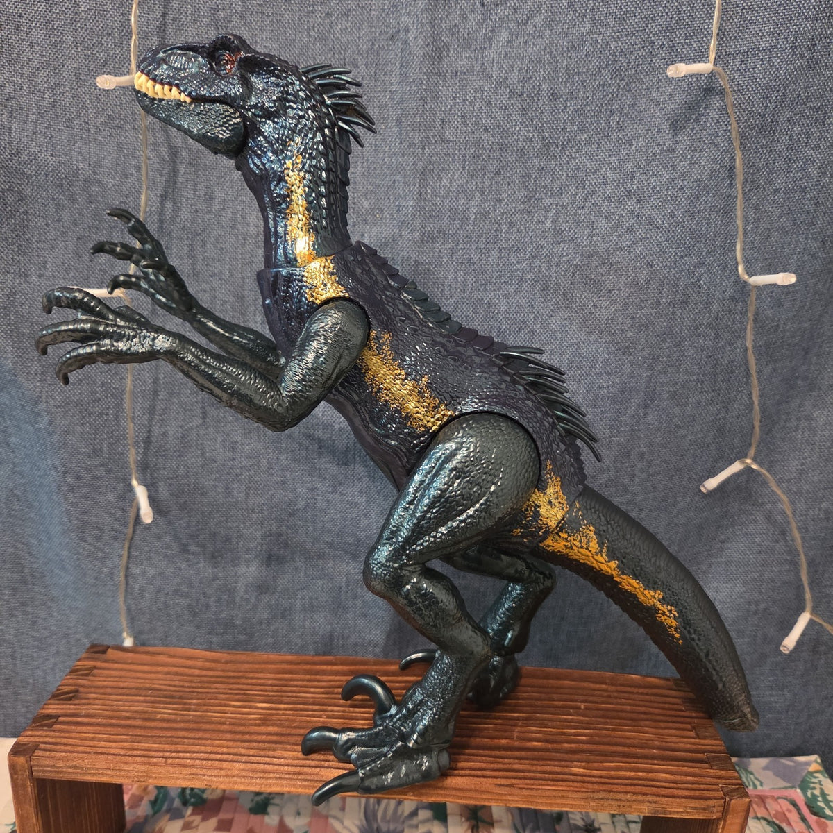 Mattel Jurassic World Indoraptor Action Figure Posable Toy