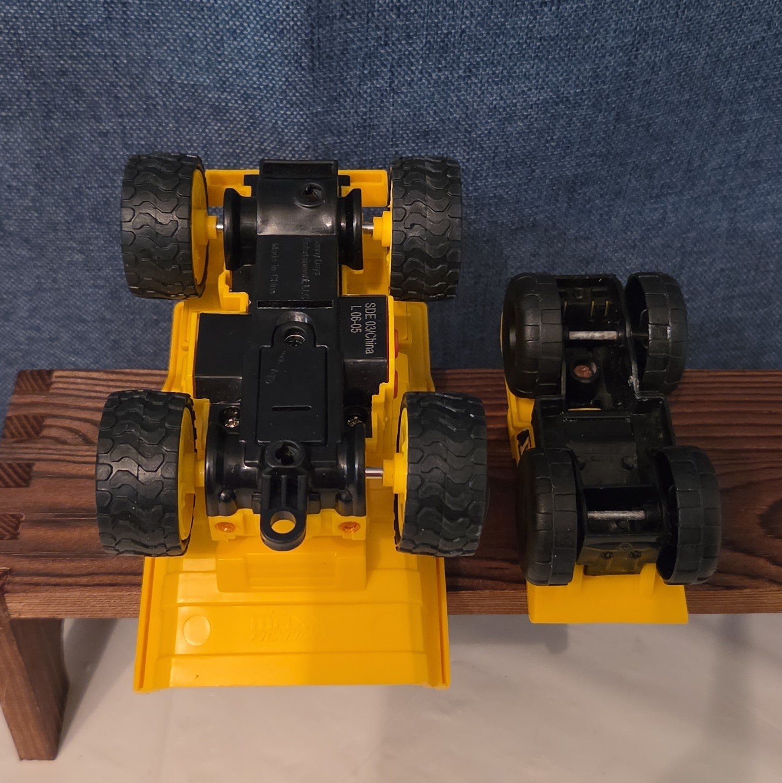 Toy Dump Truck Lot of 2 CAT & DIG 2500 Plastic Sandbox Vehicles