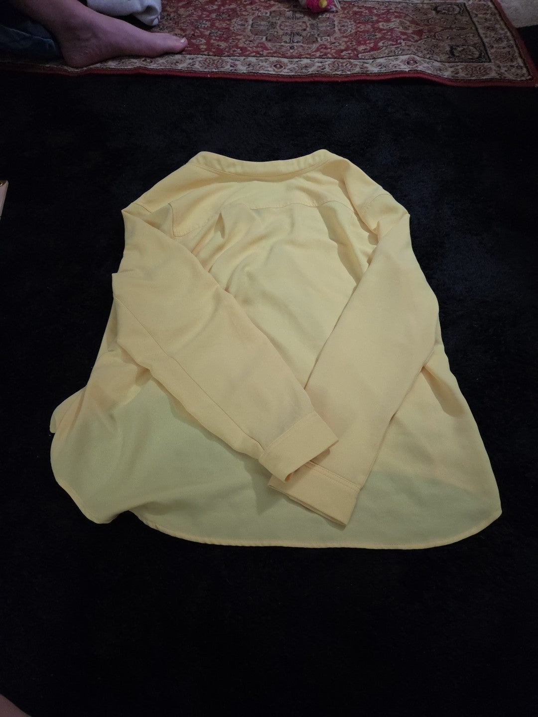 Nine West Petite XL PXL Yellow V-Neck Blouse Career Long Sleeve Pockets Popover