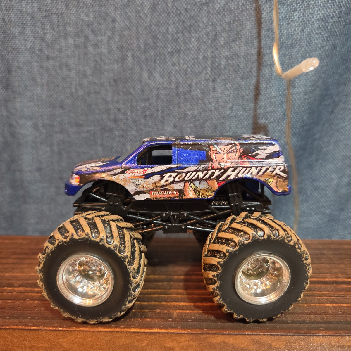 Hot Wheels Monster Jam Bounty Hunter Mud Treads Diecast 2012
