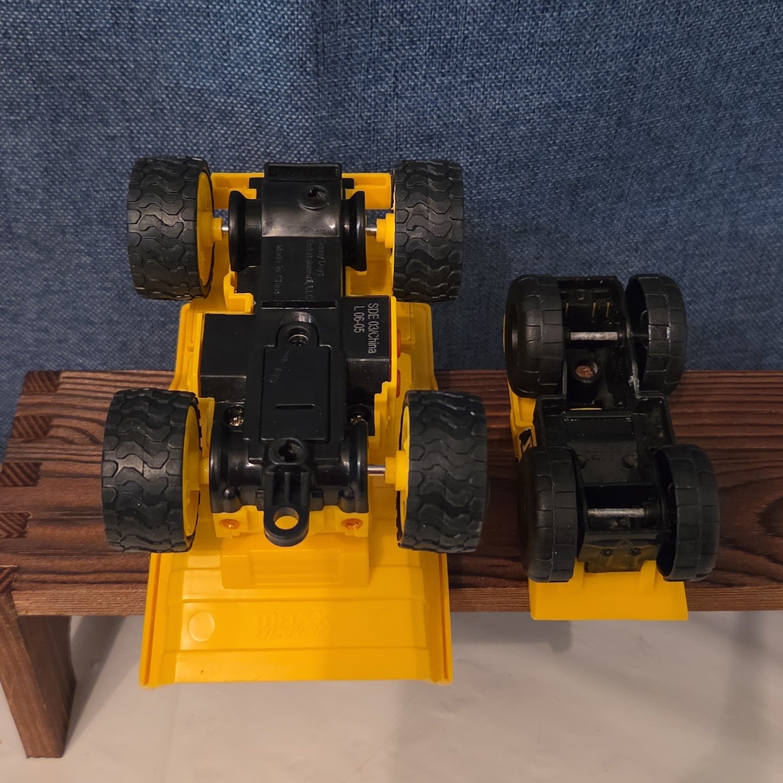 Toy Dump Truck Lot of 2 CAT & DIG 2500 Plastic Sandbox Vehicles