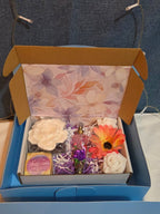 Luxe Fragrance Oil Spa Bundle 30ml Vintage Glass Bottle, Flower Diffuser & Soap