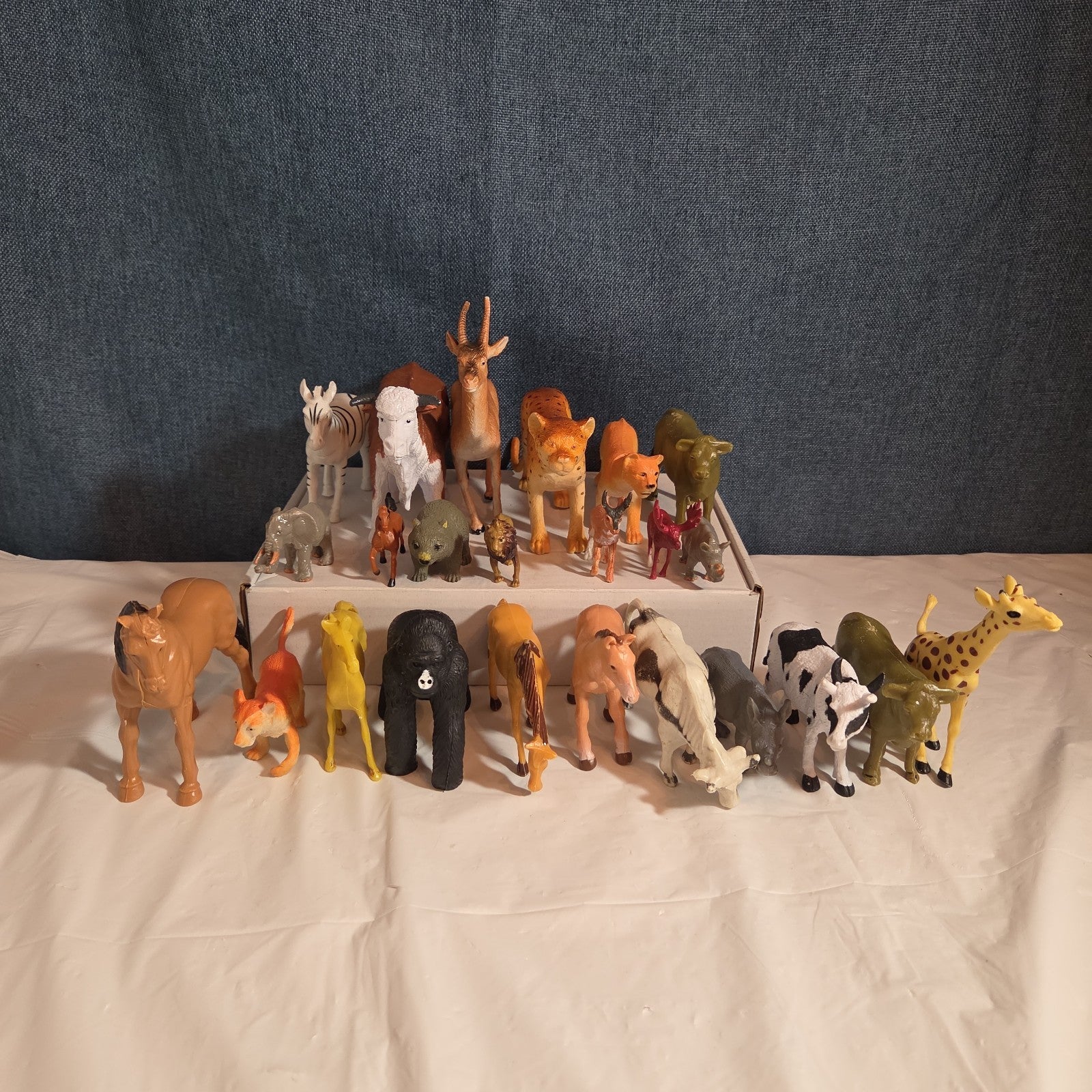 Plastic Animal Figures Toy Lot 24pc Safari Farm Zoo Animals