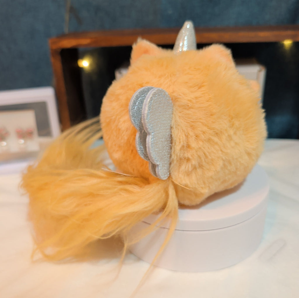 Zuru Rainbocorns Kittycorn Clover w/wings Surprise w/long furry beige tail