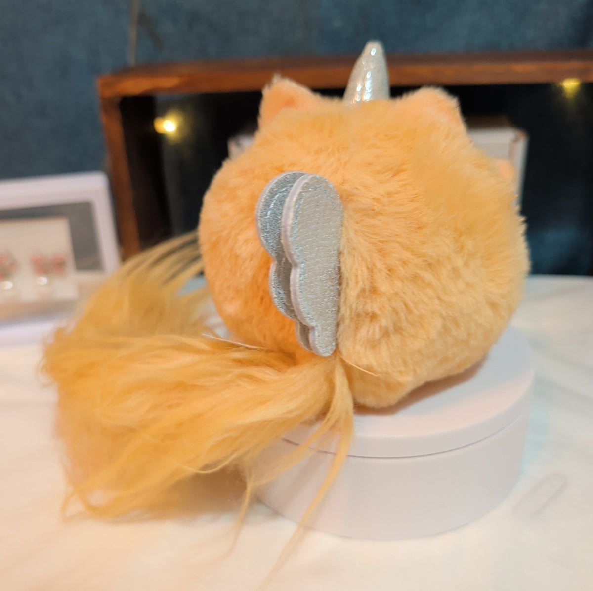 Zuru Rainbocorns Kittycorn Clover w/wings Surprise w/long furry beige tail
