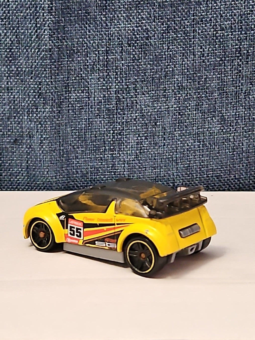 Hot Wheels Super Gnat | 2013 HW Stunt Track Aces | Yellow #55 Race Car