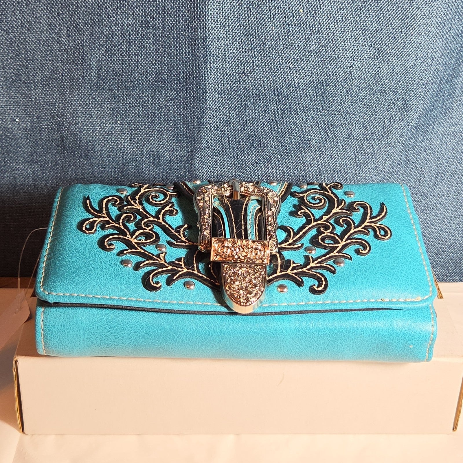 Turquoise Western Buckle Floral Trifold Crossbody Wallet NWT