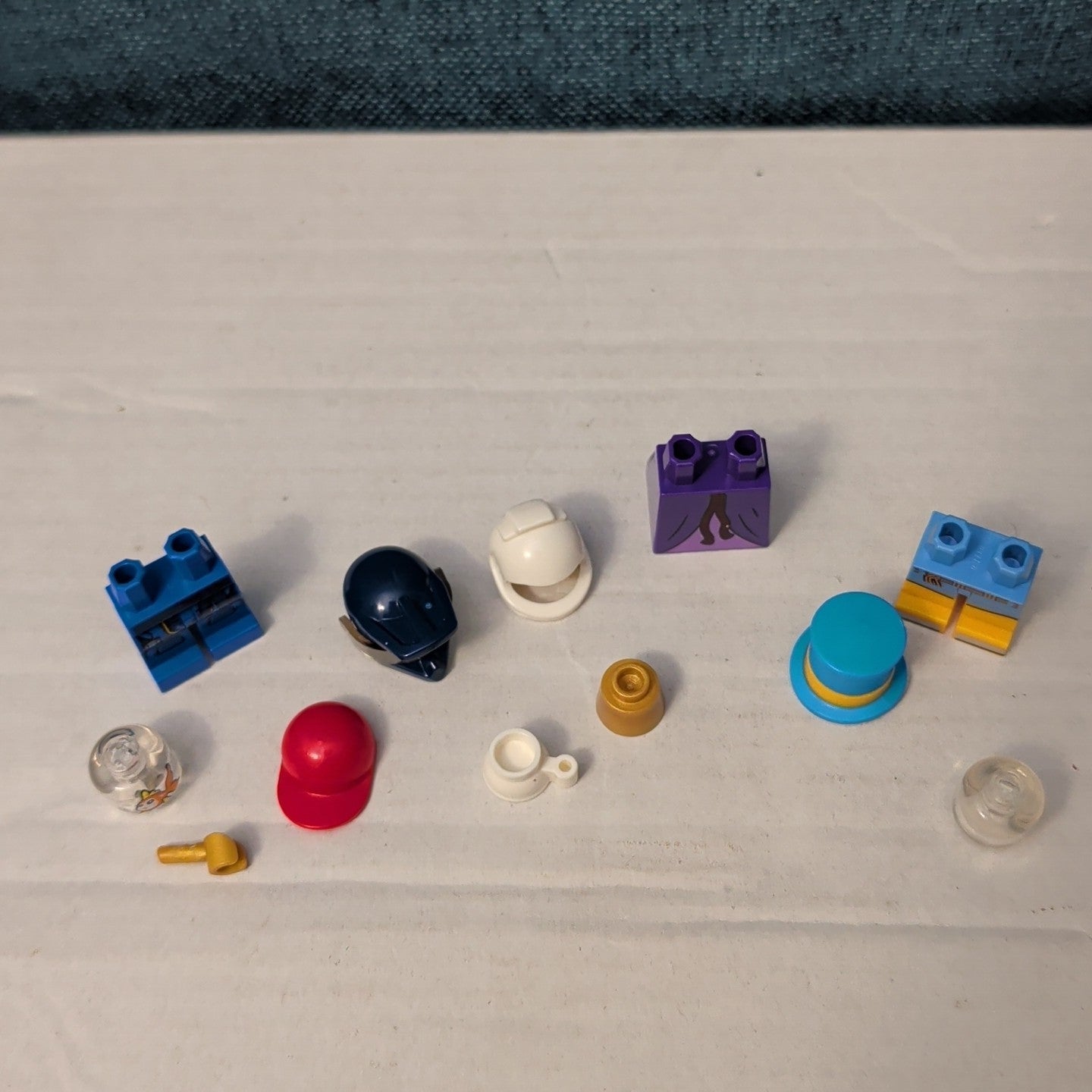 LEGO Minifigure Parts | Accessories GOLDFISH HEAD Hand Top Hat | Helmet Unique!