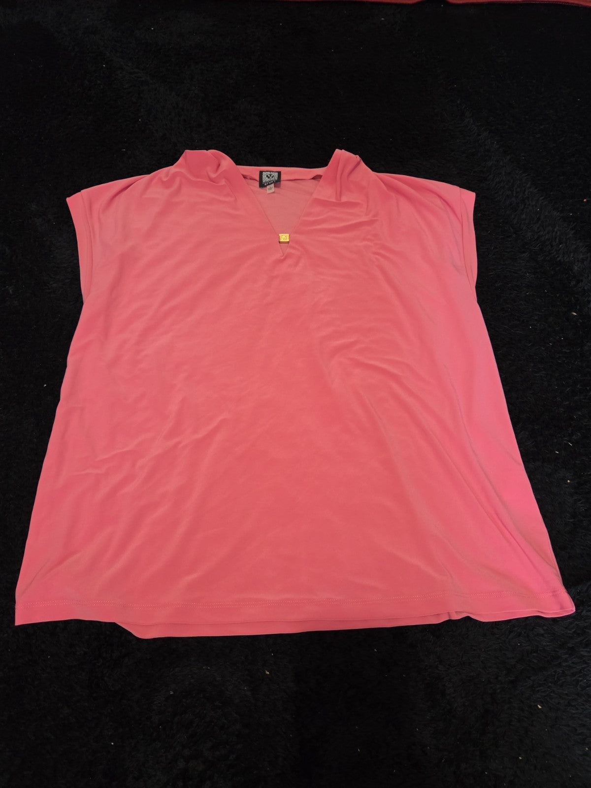 Anne Klein Sport Blouse Coral Lion Logo V-Neck Jersey Career Top Gently Used L