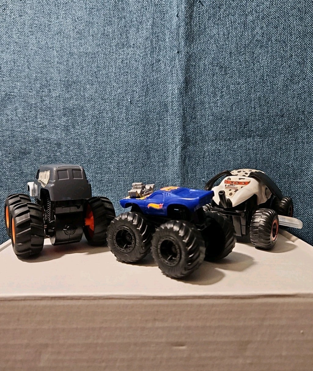 3-Piece Monster Truck Set | Hot Wheels Twin Mill & Howlin' Heat