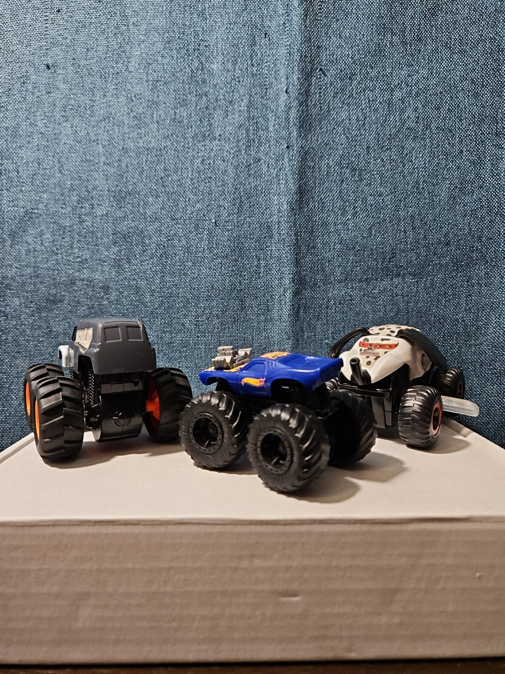 3-Piece Monster Truck Set | Hot Wheels Twin Mill & Howlin' Heat
