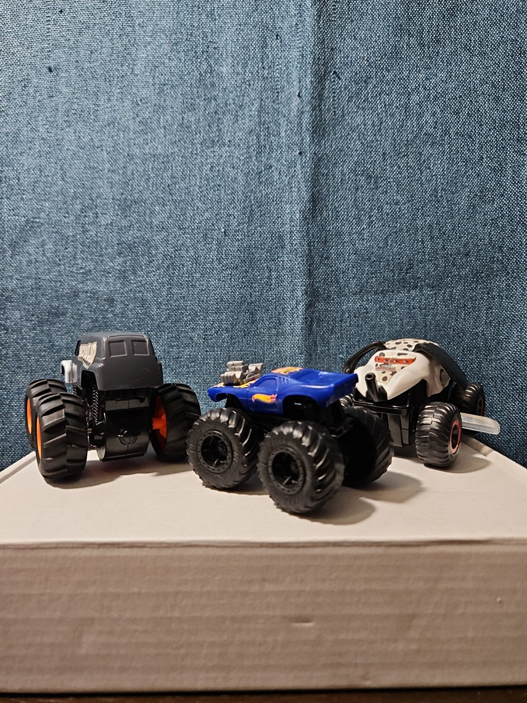3-Piece Monster Truck Set | Hot Wheels Twin Mill & Howlin' Heat