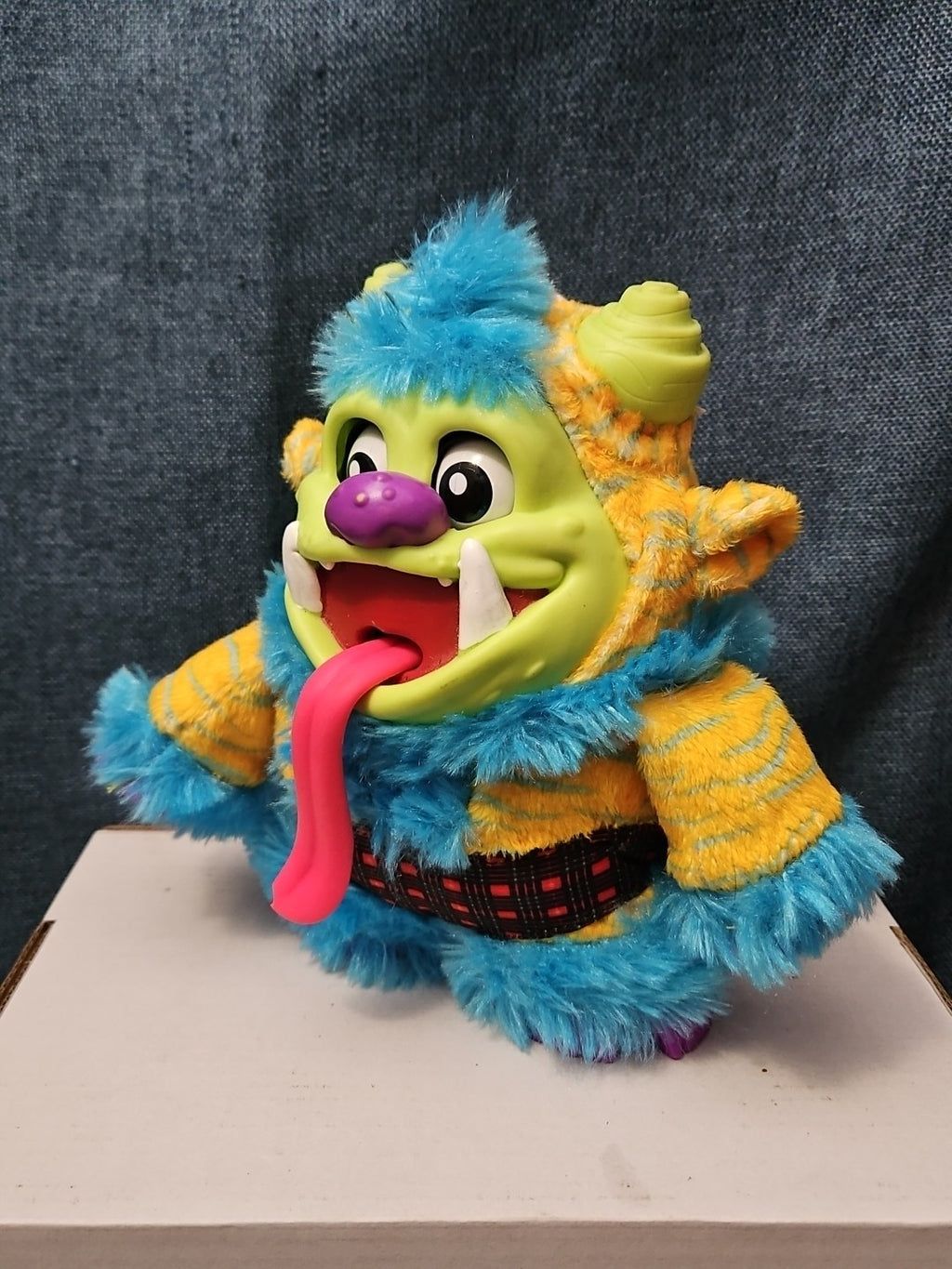 Crate Creatures Surprise Snort Hog | Interactive Monster Toy | Green Blue |