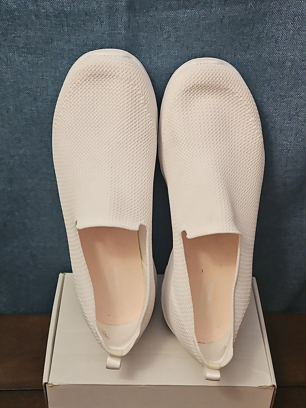 Skechers GO WALK Joy Women’s 11 White Mesh Slip On Air Cooled Goga Mat 124187