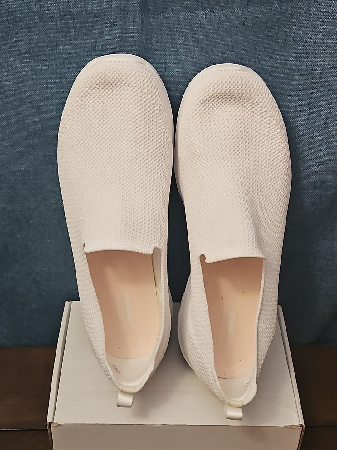 Skechers GO WALK Joy Women’s 11 White Mesh Slip On Air Cooled Goga Mat 124187