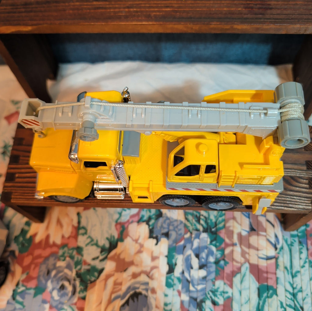 DRIVEN by Battat Standard Crane Truck Yellow Construction Toy