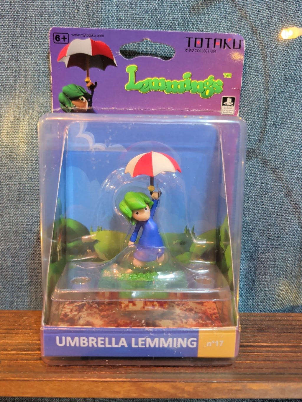 Totaku #17 Umbrella Lemming Figure Sony PlayStation Retro Gaming NIB