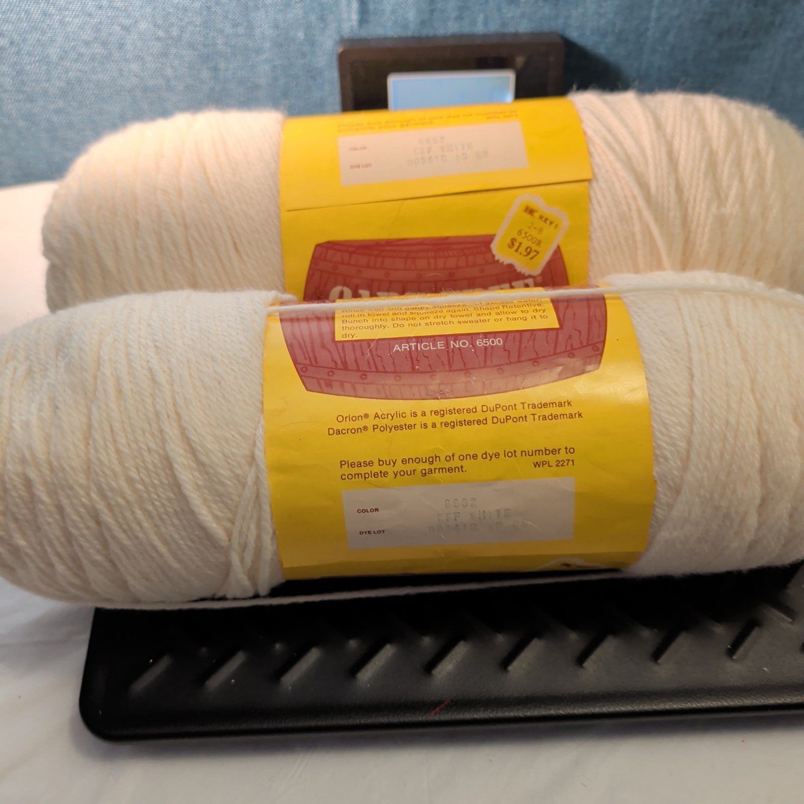 Vintage Care-Free Yarn 4-Ply Worsted Off White Lot 2 Skeins 18oz Total NOS Orlon