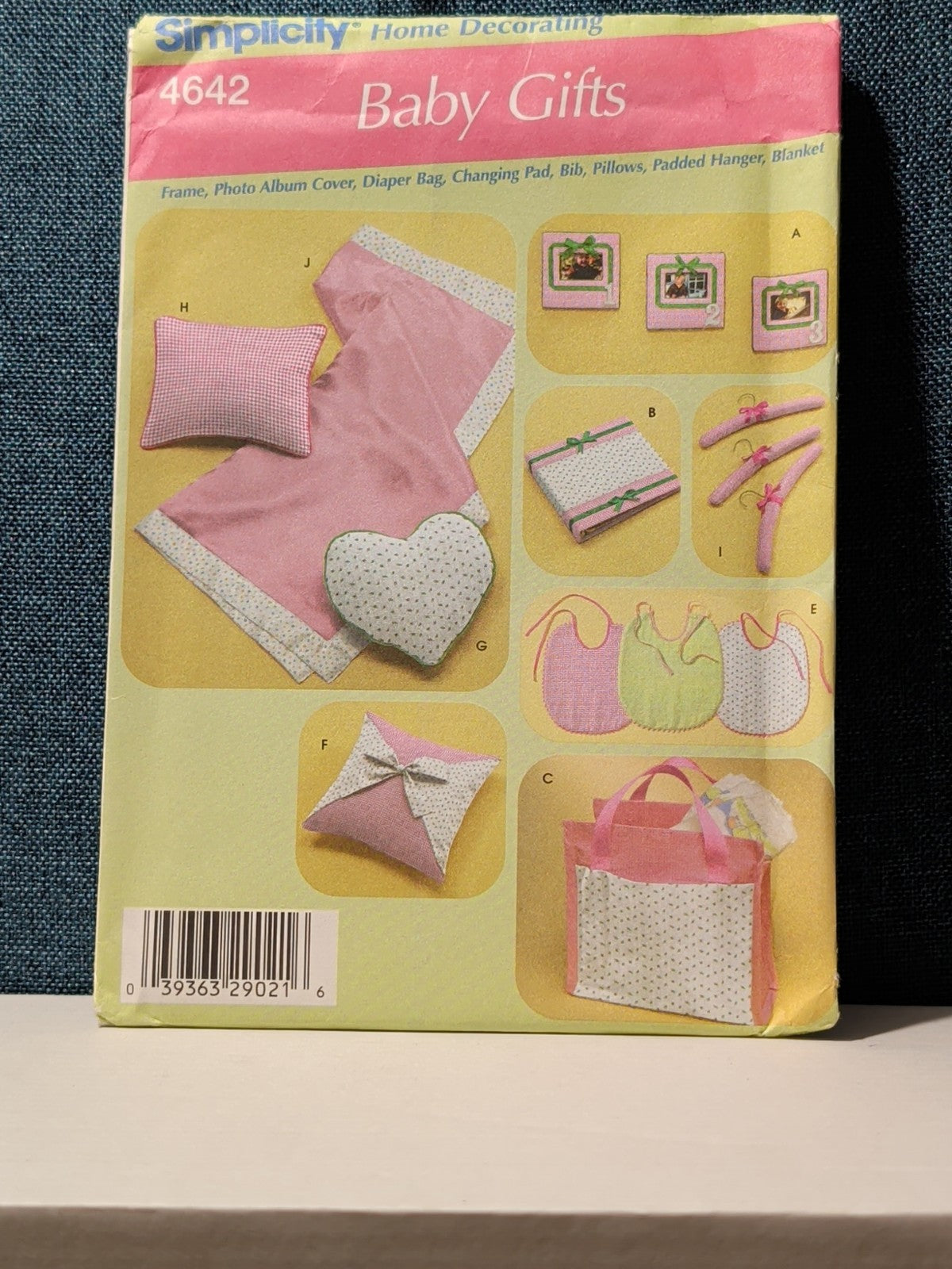 Simplicity 4642 Baby Gift Pattern Diaper Bag Bib Blanket Photo Album | UNCUT
