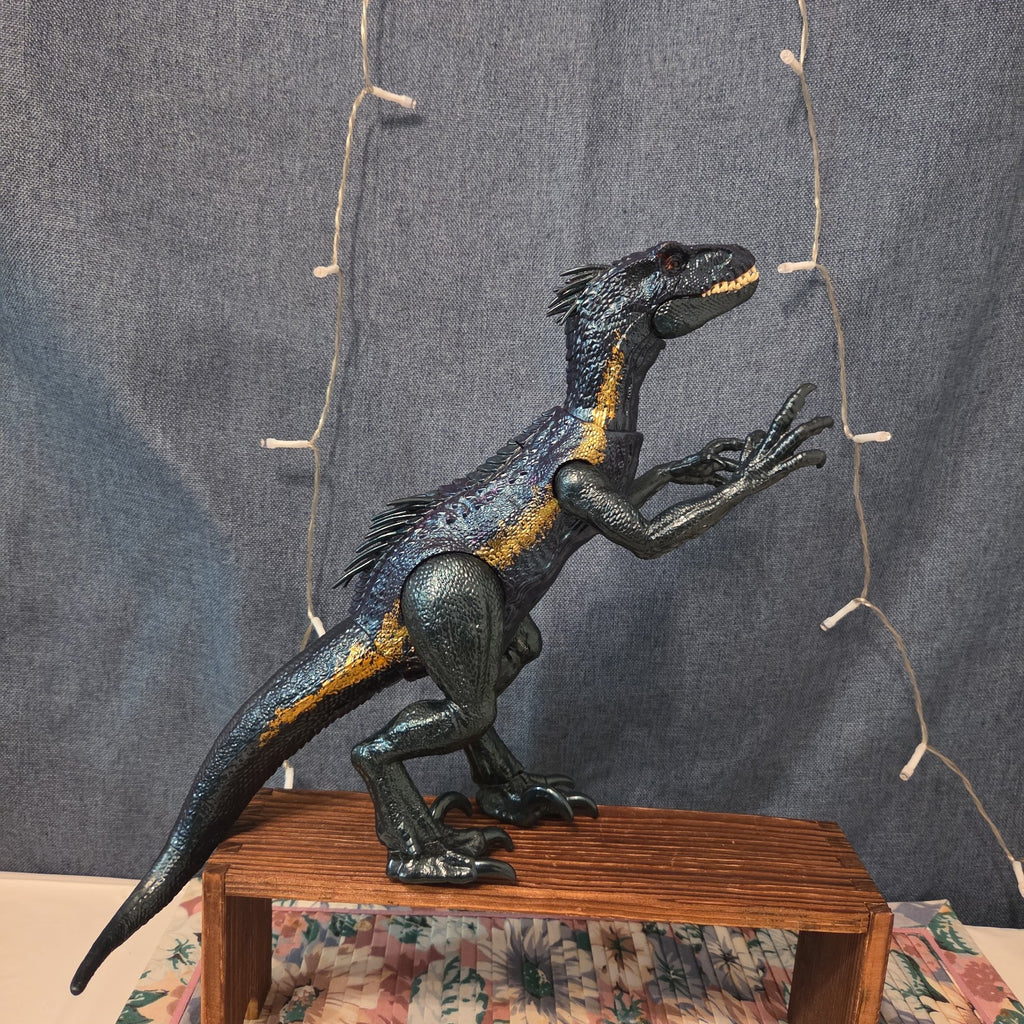 Mattel Jurassic World Indoraptor Action Figure Posable Toy