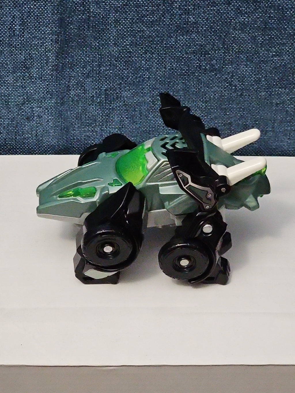 VTech Switch & Go Dinos Turbo Triceratops Transforming Race Car | Friction Motor
