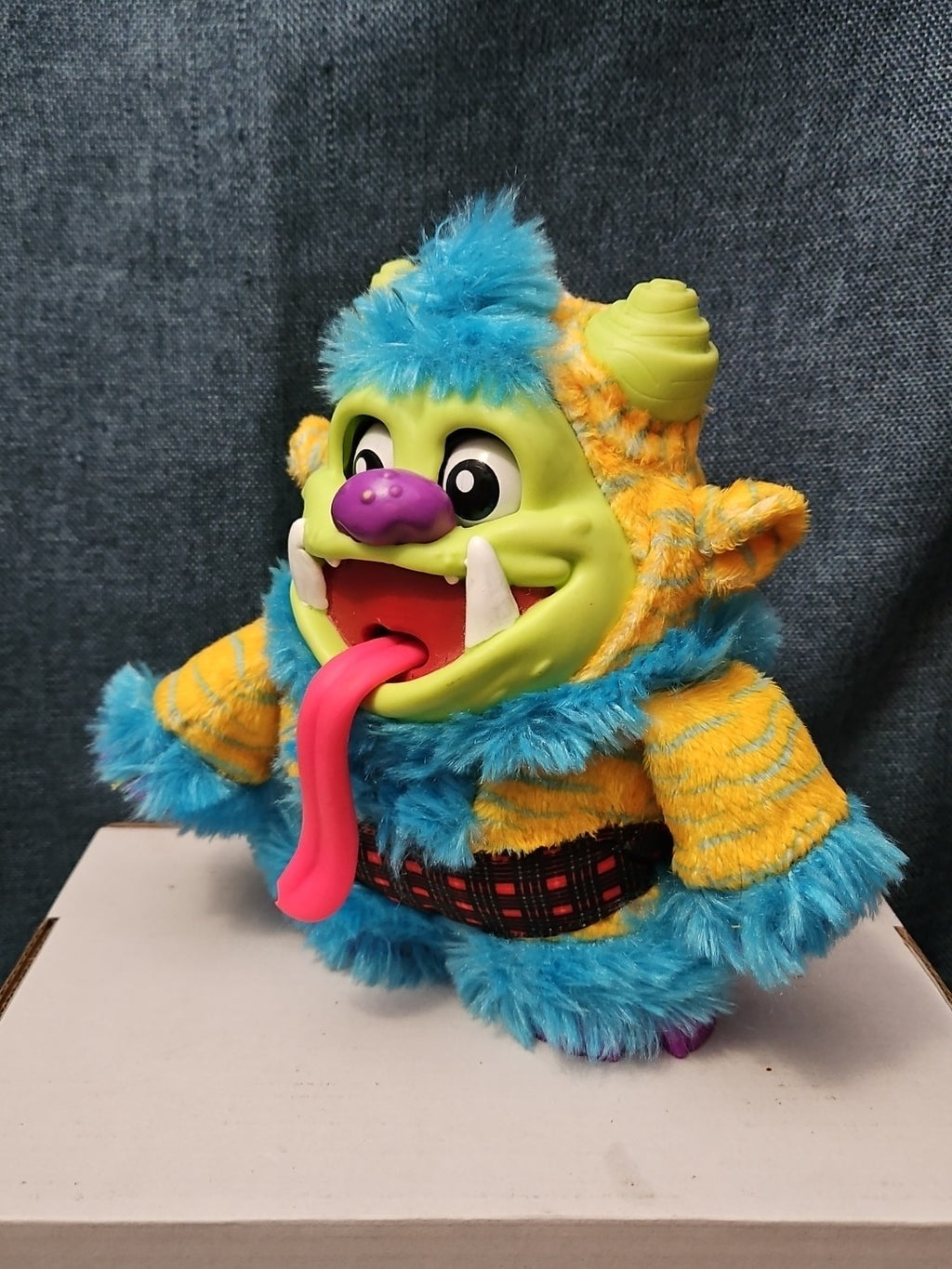 Crate Creatures Surprise Snort Hog | Interactive Monster Toy | Green Blue |