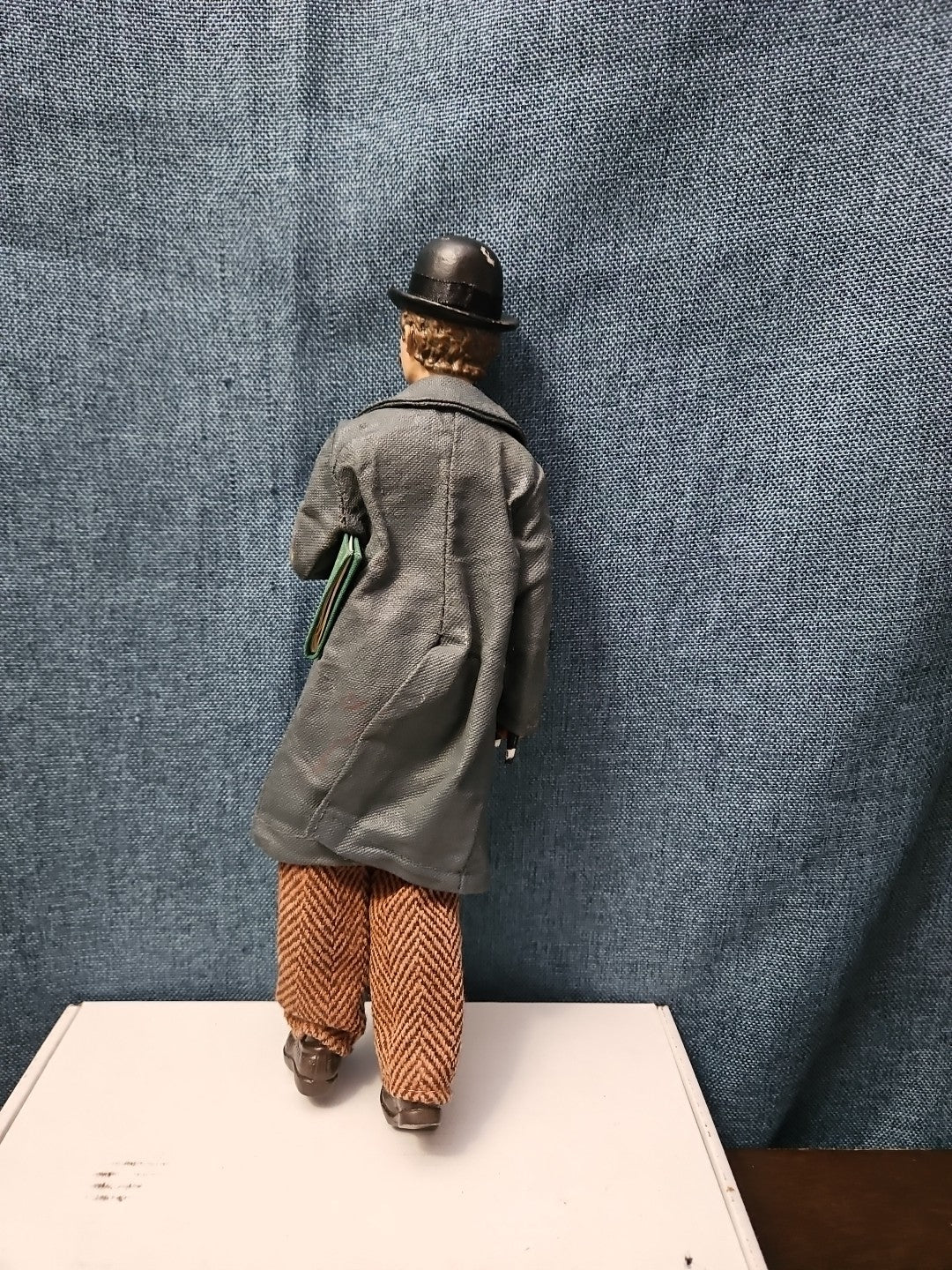 Possible Dreams Clothtique "Victorian Gentleman Caroler" (2003)