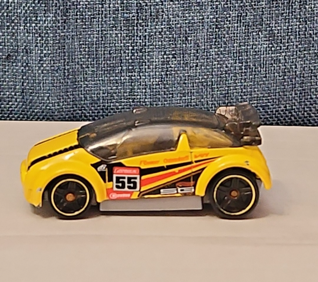 Hot Wheels Super Gnat | 2013 HW Stunt Track Aces | Yellow #55 Race Car