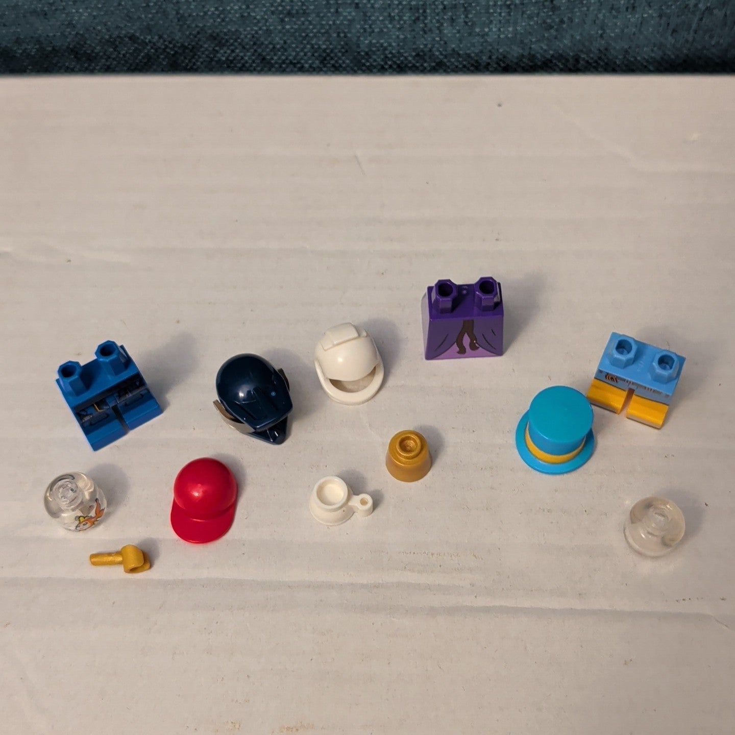 LEGO Minifigure Parts | Accessories GOLDFISH HEAD Hand Top Hat | Helmet Unique!