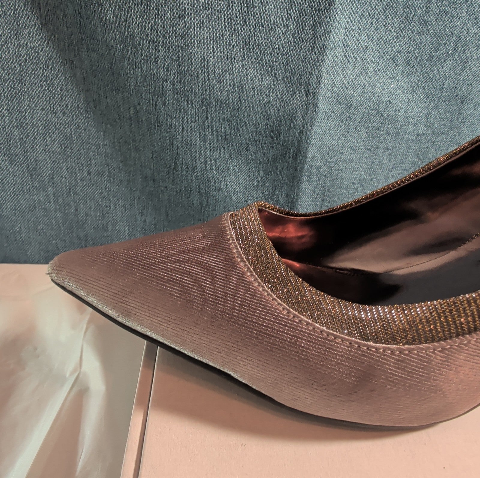 J Renee Silver Sparkly Bow Pumps 8.5 M Pointed Toe Metallic Satin