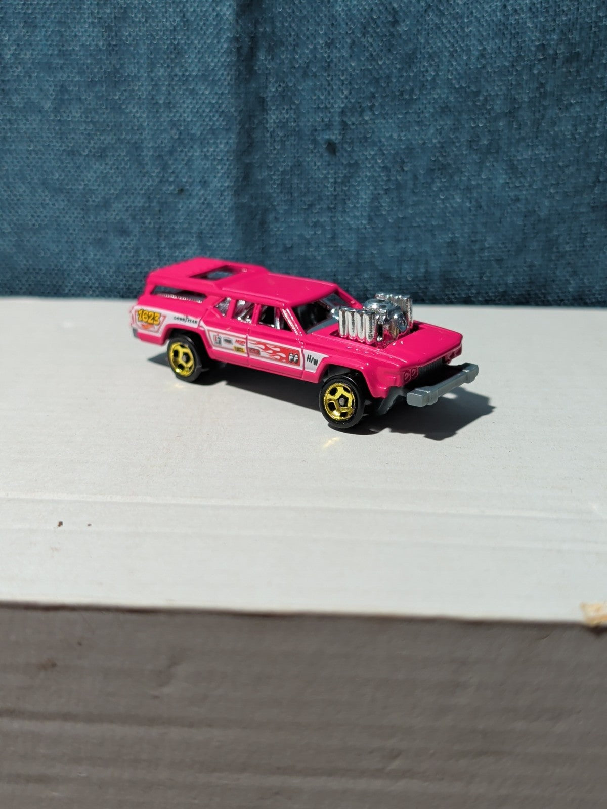 Hot Wheels Cruise Bruiser Pink | 2015 HW Wagons Demolition Derby | Loose Diecast