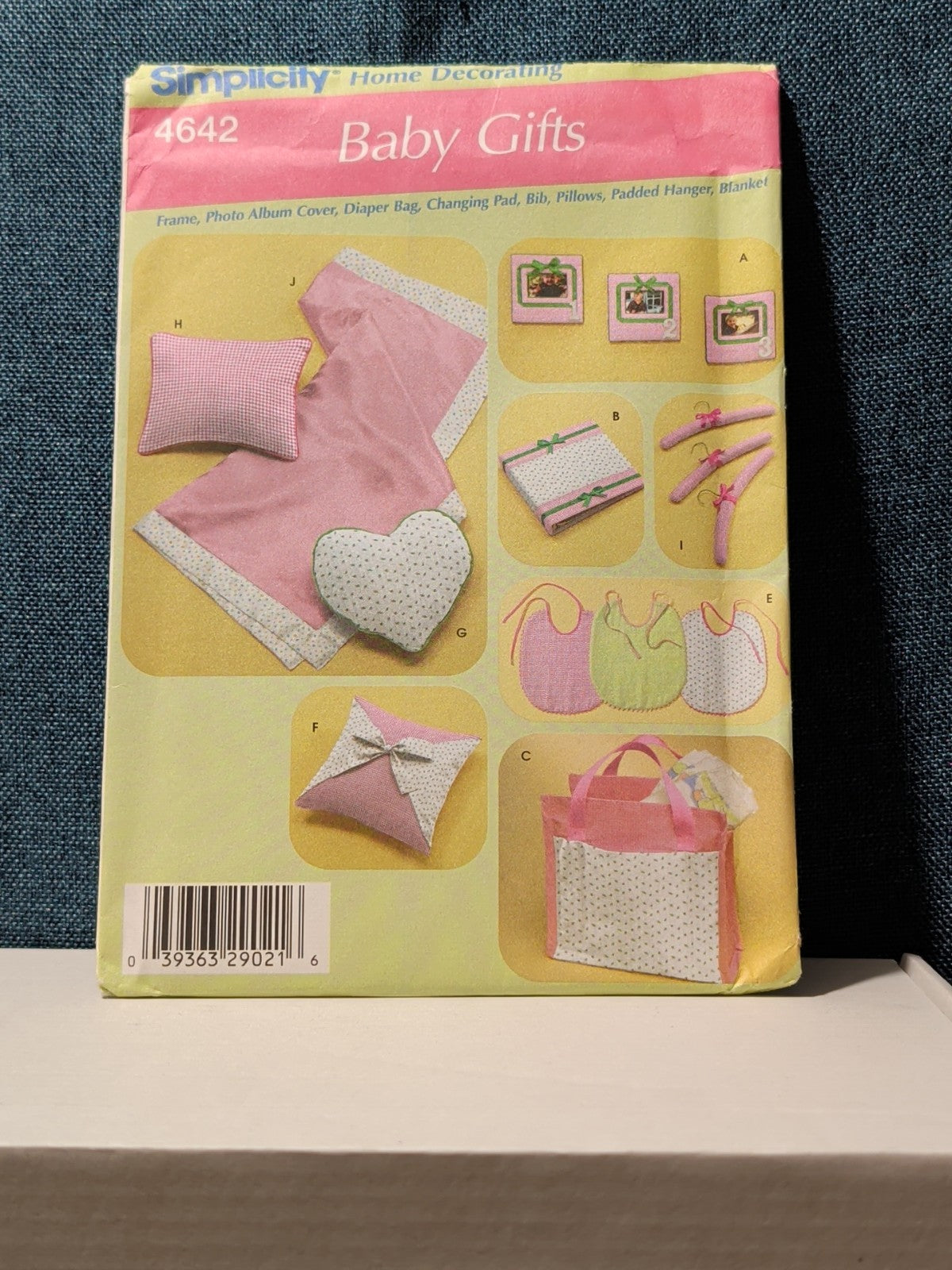 Simplicity 4642 Baby Gift Pattern Diaper Bag Bib Blanket Photo Album | UNCUT