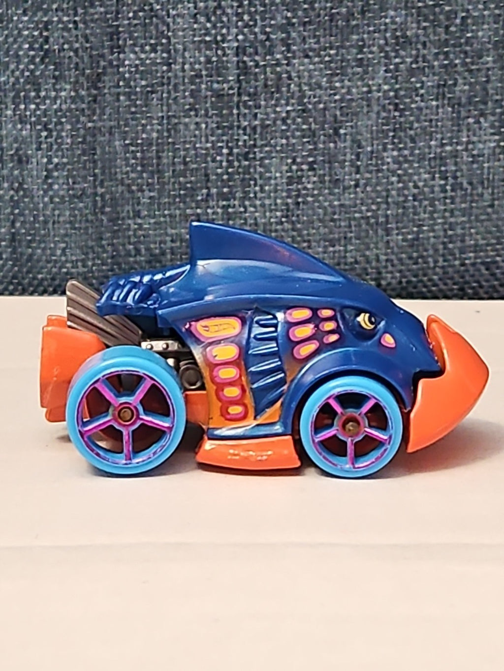 Hot Wheels Piranha Terror | 2013 First Edition | Blue & Orange Creature Car