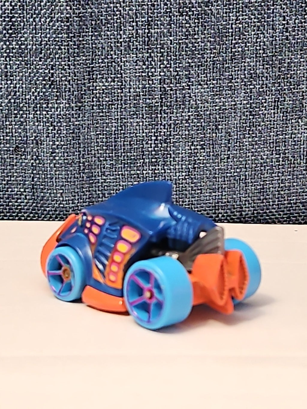 Hot Wheels Piranha Terror | 2013 First Edition | Blue & Orange Creature Car
