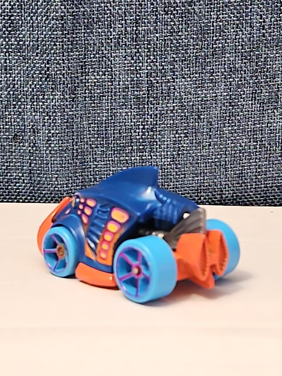 Hot Wheels Piranha Terror | 2013 First Edition | Blue & Orange Creature Car